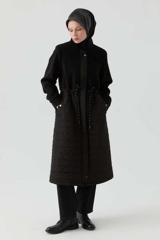 Manteau matelassé orné avec une ceinture