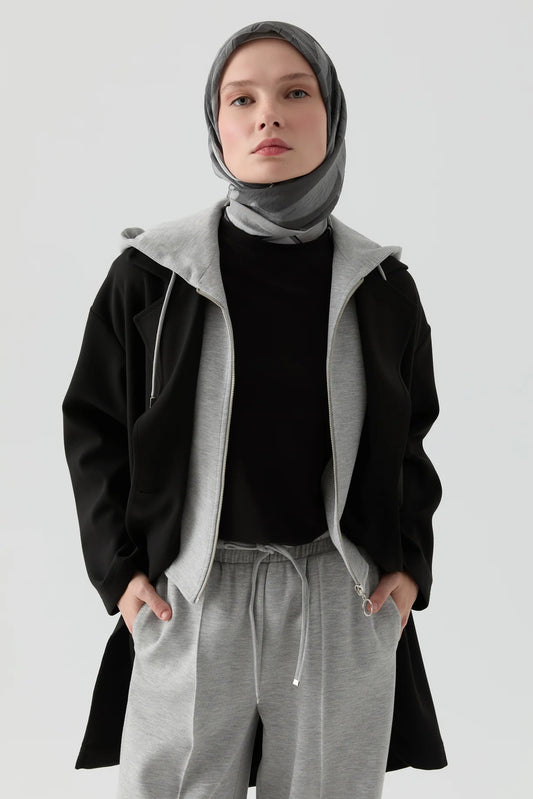 combinaison avec une capuche amovible