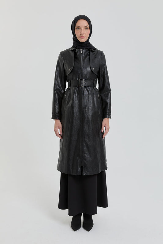 Manteau en cuir avec ceinture et fermeture