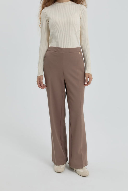 Pantalon avec détaille