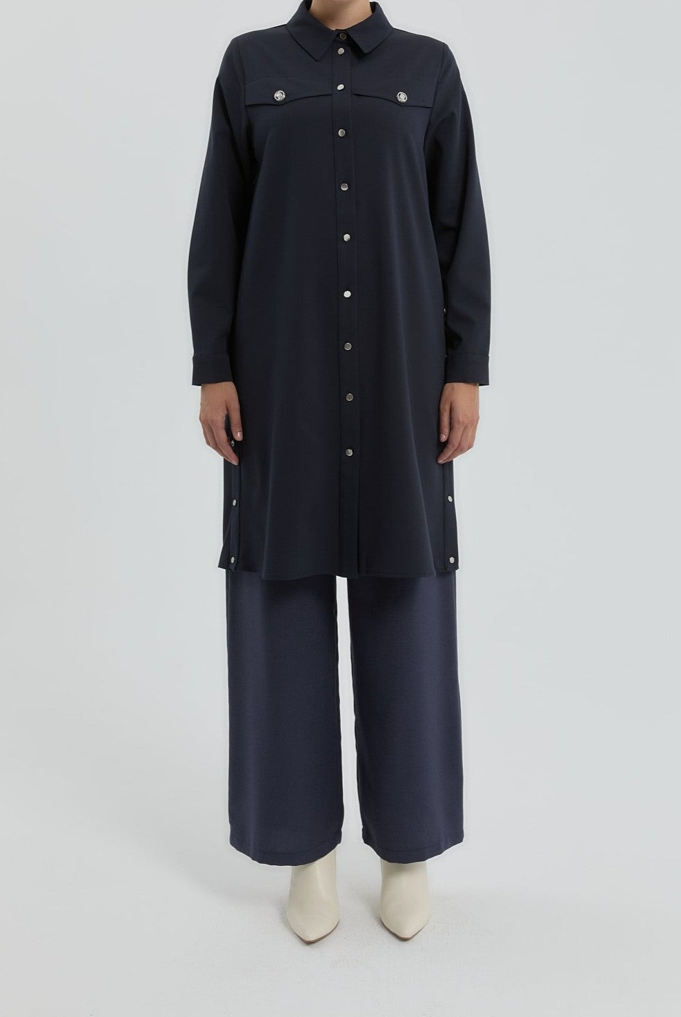 Tunique avec détaillée accessoires métalliques