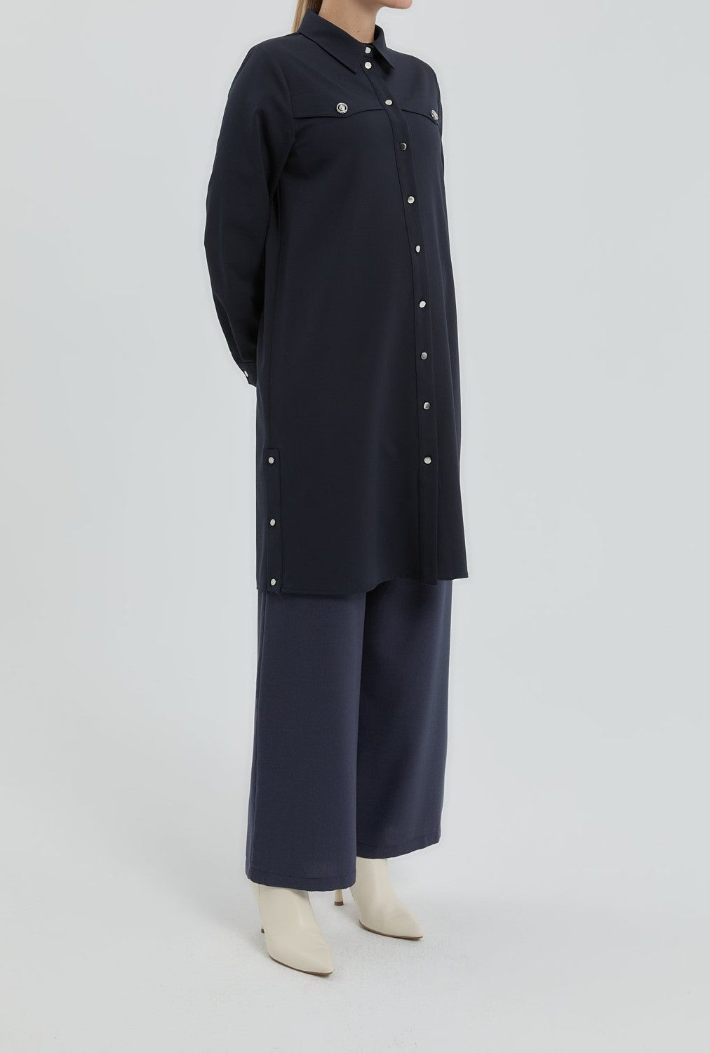 Tunique avec détaillée accessoires métalliques