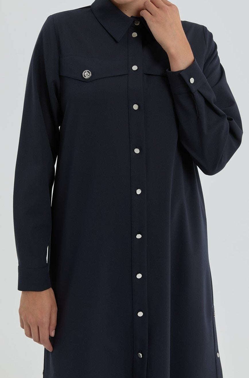 Tunique avec détaillée accessoires métalliques