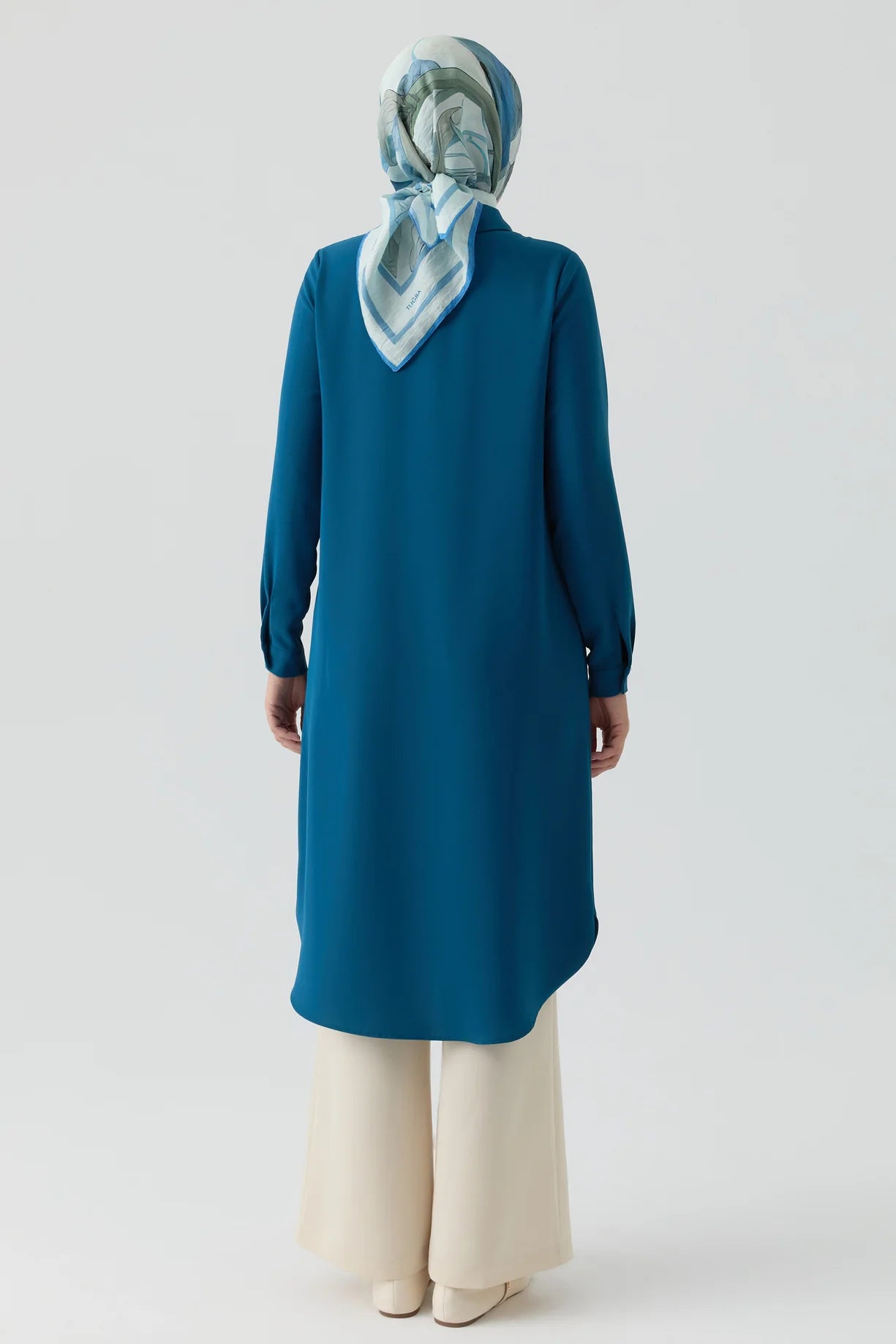 Tunique basique à patte de boutonnage cachée