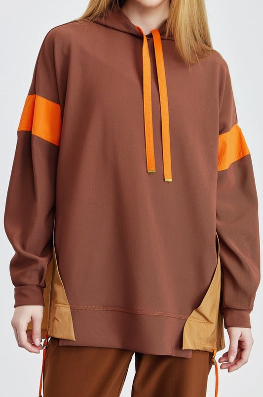 Pull marron avec capuche