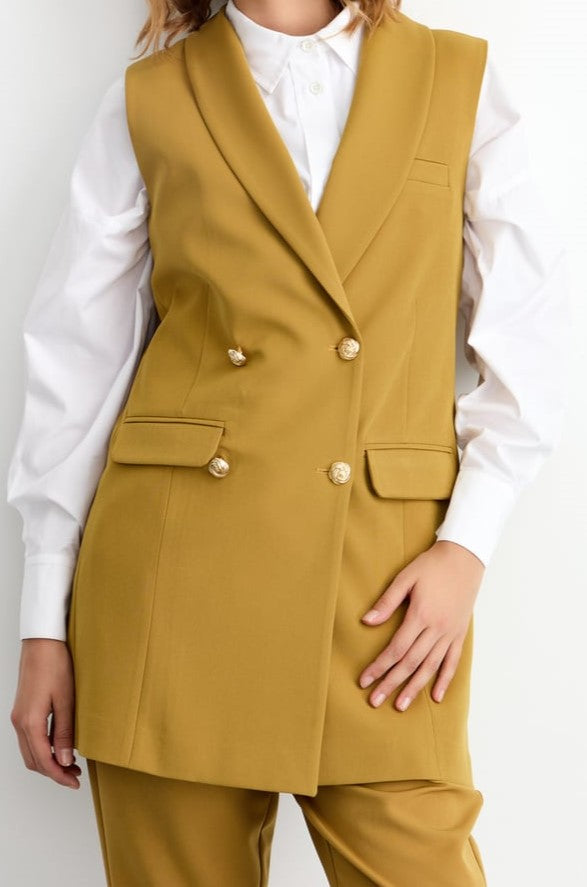 Veste sans manches avec des boutons en doré