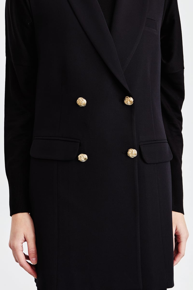 Veste sans manches avec des boutons en doré
